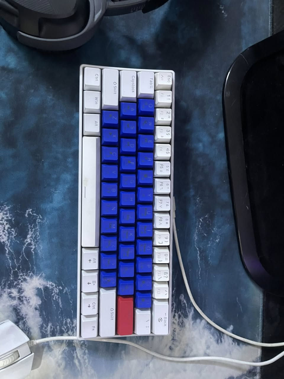 حاسبه كامله 
موصفات الحاسبه 
مذر بورد B660كيمنك
معالج i512400f
كارت شاشه 1660ti
بور سبلاي 650
مبرد هوائي
مراوح 9
رامات 16k
‏ssd500
كرسي كيمنك 
ماوس رد دراكون 
كيبورد
موس باد 
ميز كاربون فايبر 
سمعات هايبر اكس 
اشرطه داخليه RGP 
كل غراض بيه كراتين مستعمل قليل 

رقم ***********
