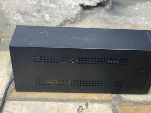 سلام عليكم بلي 4 نص تيره لوك ستيكر سعر 220 مع يوبي اس 850 السعر 30 الف مكاني بغداد الشعله ***********
