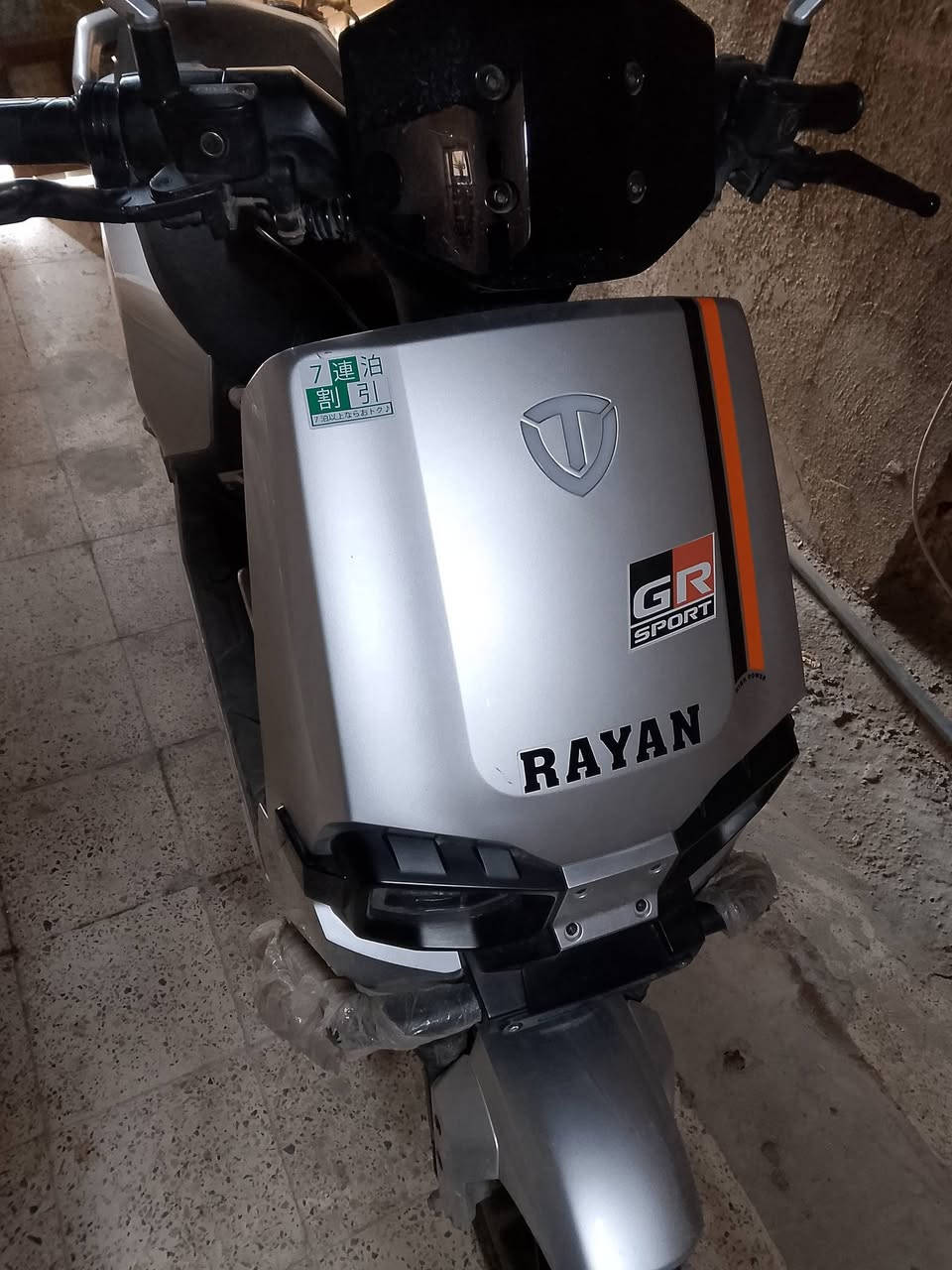 ماطور شحن للبيع نظيف نوع ريان تيسلا لايتات كامل زينون بس واحد بطارية ضعيف عدد بطاريات 6 مع 4 كنترول سعر ماطور 750 الف بيها مجال بسيط للطيبين استفسار على ***********
