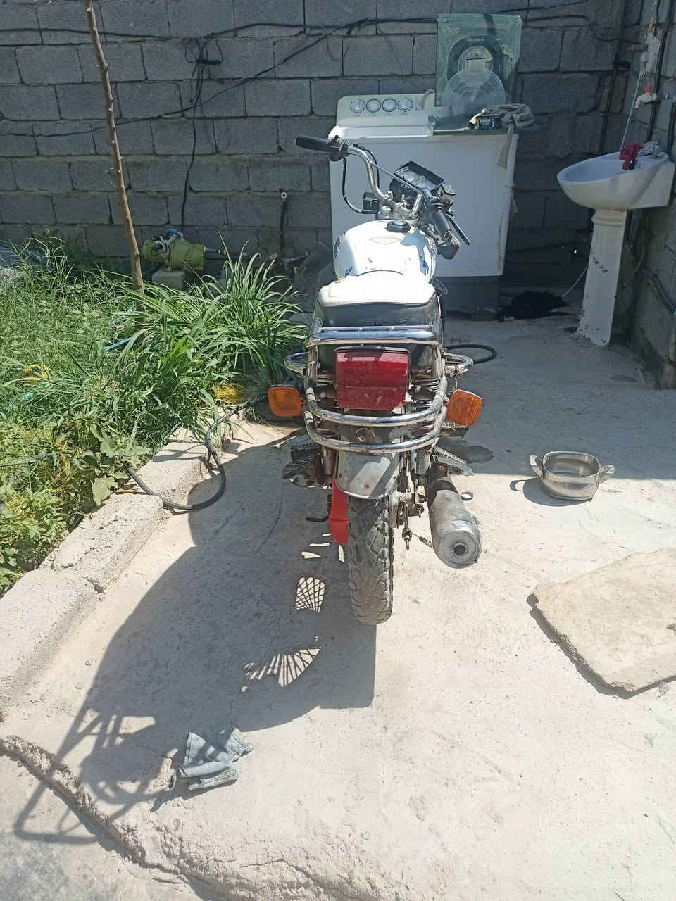 دراجه للبيع موديل 22الدراجه خير من الله كلهه شغاله لا تنقيص ولا تبخير الدراجه كلهه شغاله السعر 325او بيهه مجال باقي  التفاصيل خاص مكان ديالى الخالص سعدية الشط ***********

