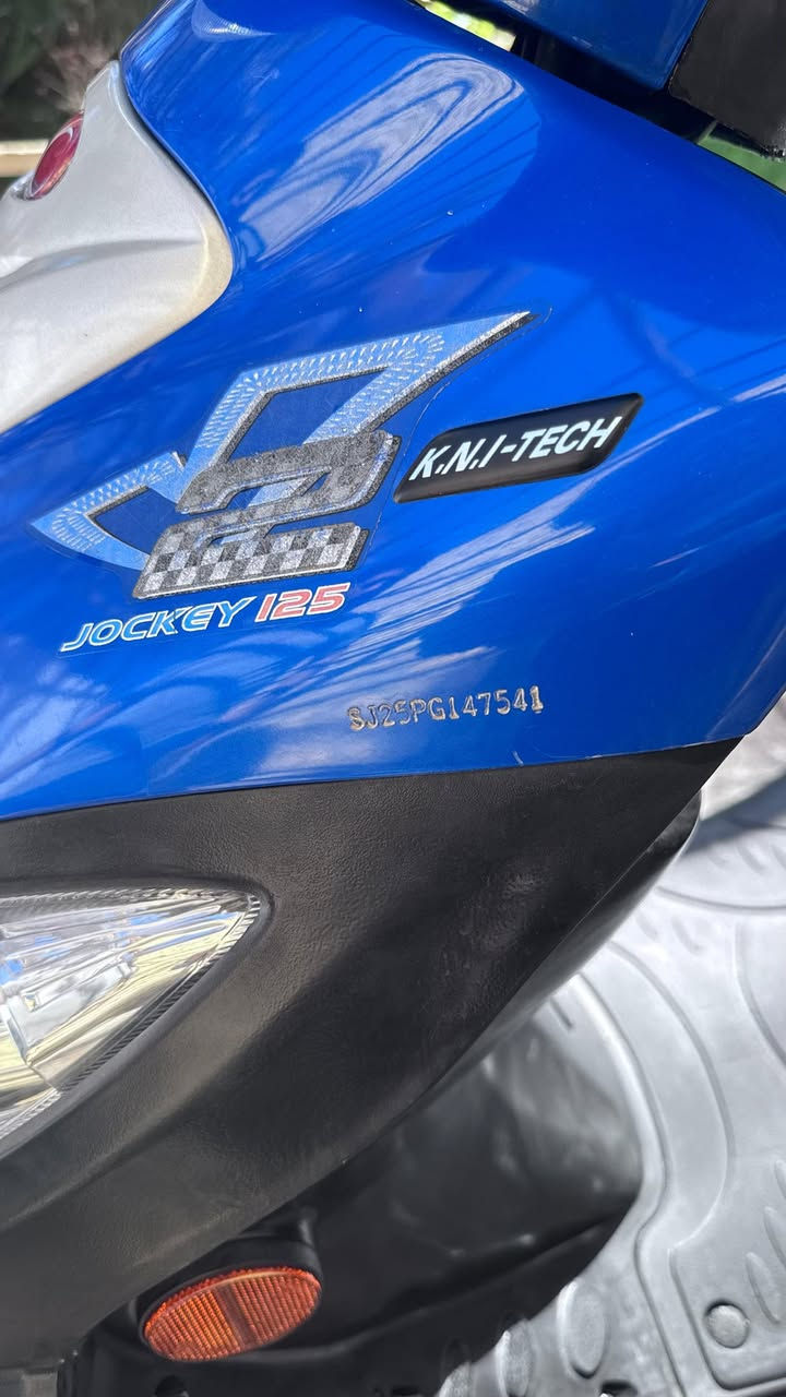 اخوان اقروا المنشور يلا تتصل اخذتهة يمليون و100 وهسه اريدهة ب950 وبيهة مجال لليشتري حاااويه وصلها موجود موديل 2015 ختم واحد الدراجه كلهة
كامكو V2 كفاله عامه شرط الفحص محرك وگير وكهربائيات شررط تفحص وين مايعجبك افحص 
شلعه ونعومه ماتنسمع  مستخدمه تقريبا شهر وشويه وحته قليل اطلع بيهة دراجه بدون نقص نص نگره 
مكاني / ناصريه / مركز
***********
