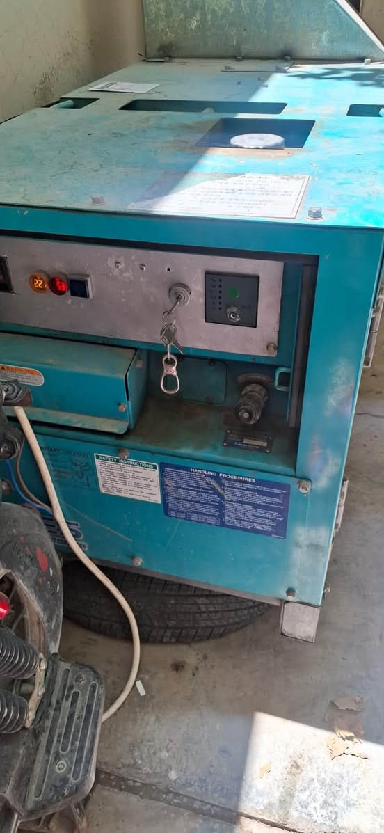 المواصفات ا:
الماركة: Denyo Co., Ltd. (ياباني أصلي).
 القدرة الإنتاجية (Rated Output): 15 kVA.
 عدد البستونات: 3 بستون.
 التيار: 48 أمبير / 220 فولت (سنجل فيز).
 التردد: 60 هرتز.
 نوع المحرك: D905 (اقتصادي جداً بالديزل).
 الحالة: نظيف جداً وبحالة ممتازة وجاهز للتشغيل مباشرة (كما في الصور).
السعر المطلوب:
 السعر: 25 ورقة 
 للاتصال أو الاستفسار:***********
