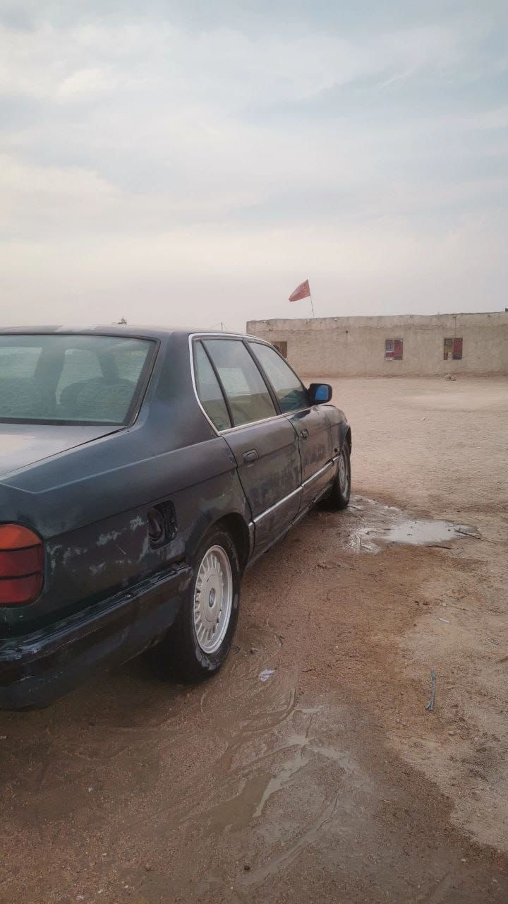 السلام عليكم 
بي ام دبليو 735li المكينه بيه مفتر براص 
والبك ماترجع رقم بغداد مشروع وطني
6 سلندر 
السعر 24ورقة 
***********
