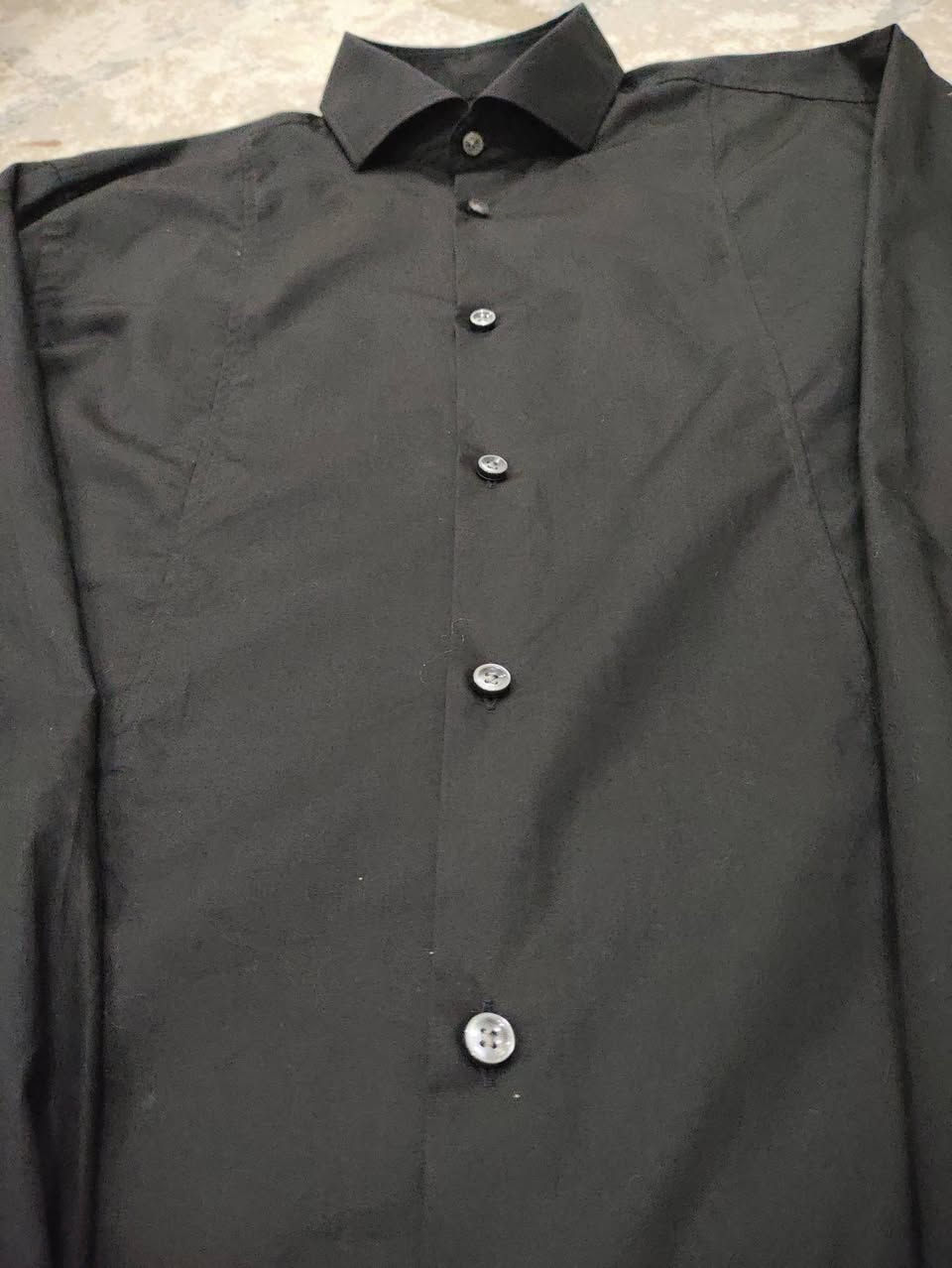 HUGO BOSS ✅✅   
باله اوريجنال 💯💯 
النظافة 💯💯 
42 القياس اوربي 
16.5 القياس الامريكي 
L  يعادل قياس
Slim fit
55cm عرض الصدر
78cm الطول 
يتوفر توصيل لجميع محافظات العراق 🚙


**إذا كنت صاحب هذا الإعلان وتريد حذفه لأي سبب، رجاءا أرسل رسالة إلى الدعم الفني**