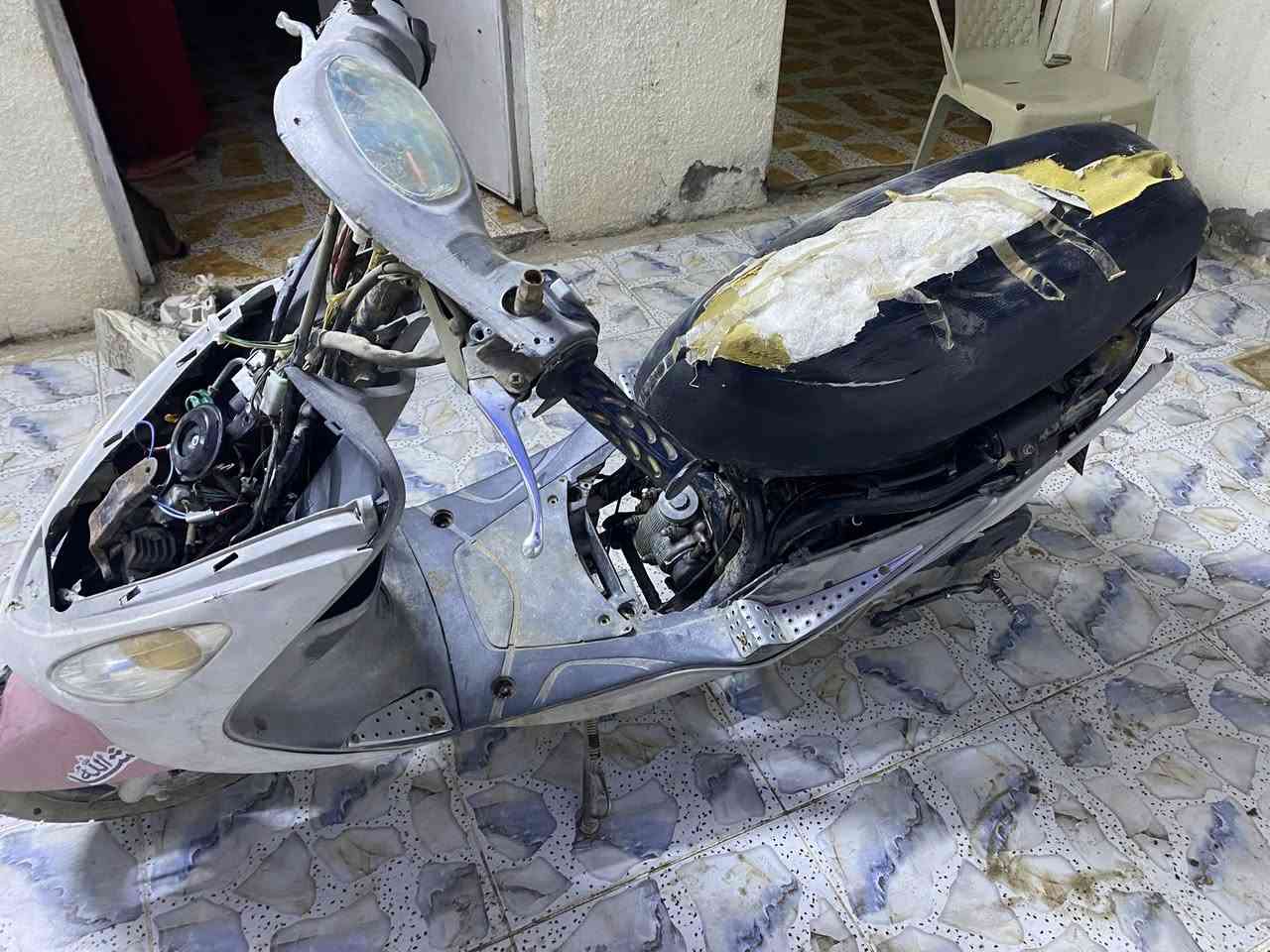 السلام عليكم ماكس منغولي محركه بلادي مامفتوح الدراجه تعمير يعني بايعلك شاصي ومحرك الدراجه عطلت وفصخته بلبيت عبالي اسويه وماعرفتله كل كفراته لاصليه والسودات والبراغي موجوده بعتبار دراجه كامله كامت تخربط بدلت كابريته وماشتغلت نار بيه الكهربائيات كله شغاله بس اني ماعرفت اربطهن مكاني حله وسعره مناسب لتواصل ***********
