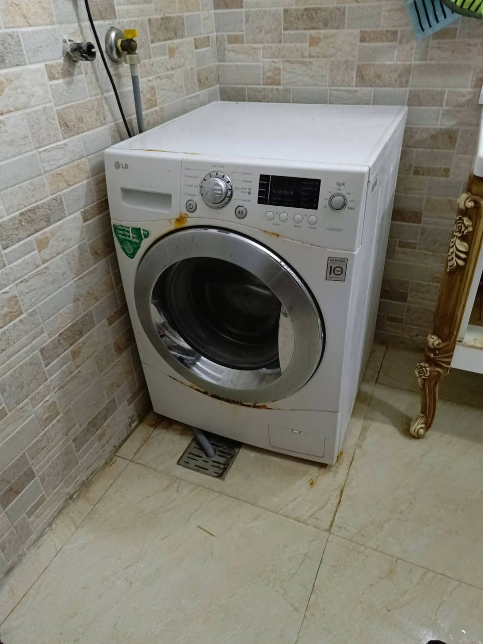 السلام عليكم
للبيع
غساله ال جي 
وزن 9 كيلوات 
بس البكرا مال عسل ما عتشتغل 
صاير بيها رطوبه 
السعر معرف 
ادفع سعر بي ما يرضي الله 
***********
***********
