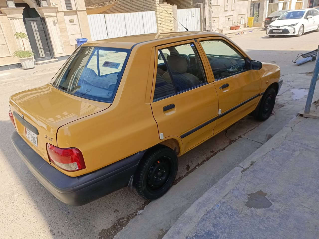 سلام عليكم للبيع سايبه موديل 16 بسمي رقم دولي مصفره هيئه غرامات سياره كامله مال بيت كير محرك خير من الله مكينه شواصي كفاله لا خياس لا زنجار تخم تاير دواخل جدد كهرباء كله ابلاديه كله شغاله صندك قطره خياس مابي بيه قطعتين صبغ باب بصف السائق والجاملغ الوره 
تبريده بيه ليك فريز جديد كمريسره شغاله مكاني بغداد الدوره *********** السعر 38 قفل
