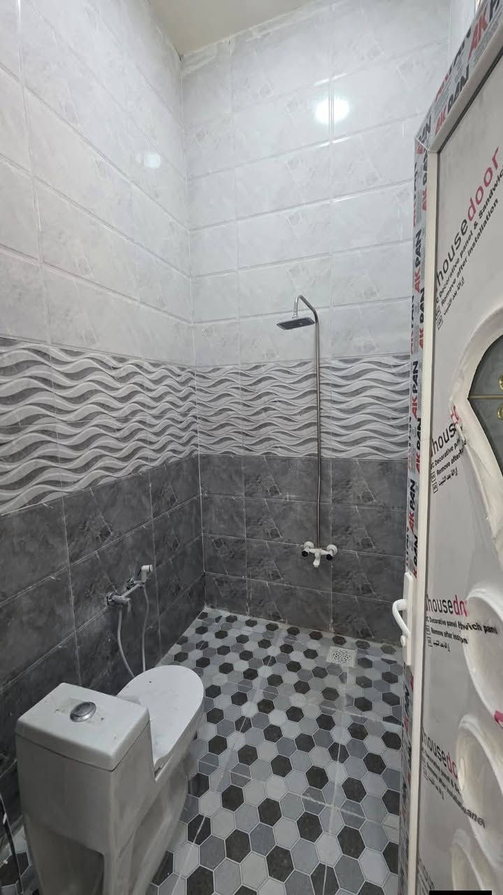 #اسعد_الله_اوقاتكم_بكل_خير⁉️👋🏼
***********
دار سكن للبيع بناء 2026

#المساحه 200متر 

#جنس_العقار :: طابو ملك صرف زراعي باسم عراقي سند 25 

#العنوان :: البصره كوت ثويني موقع راقي

#يحتوي البيت على 2 غرف منام كبار
و ديوان
و مطبخ و صاله
و مناور عدد 2
و صحيات داخلي وخارجي  و كراج سياره
ويحتوي علي حديقه🌲🌲

#البيت جاهز من كلشي تستلم البيت عنده المكاتبه
كامل من مقطوره و كيزر و ماطور
جيب اثاثك و اكعد
و الف عافيه الي ياخذه

جميع الخدمات متوفره ماء كهرباء  
#السعر ((108 مليون وبي مجال  بلاش
فارق جاهزة للسكن تستلم بيتك عند المكتبة مباشر 
#للاستفسار الاتصال على الهاتف 📳📞 ***********
