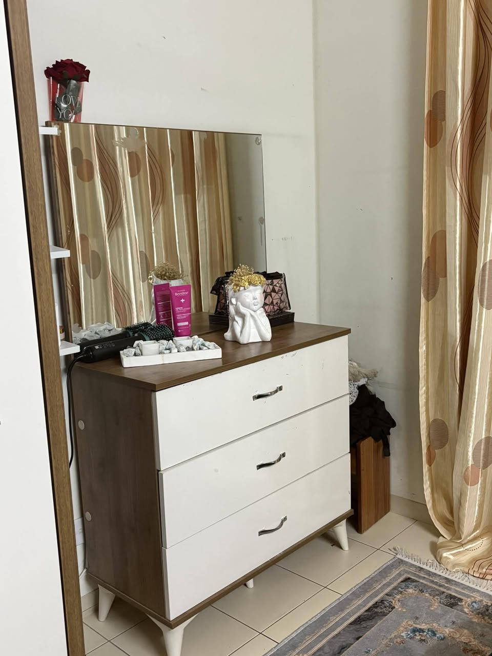 للبيع مع الدوشك 360 الف بدون ضرر نظيفه جداً 
***********
