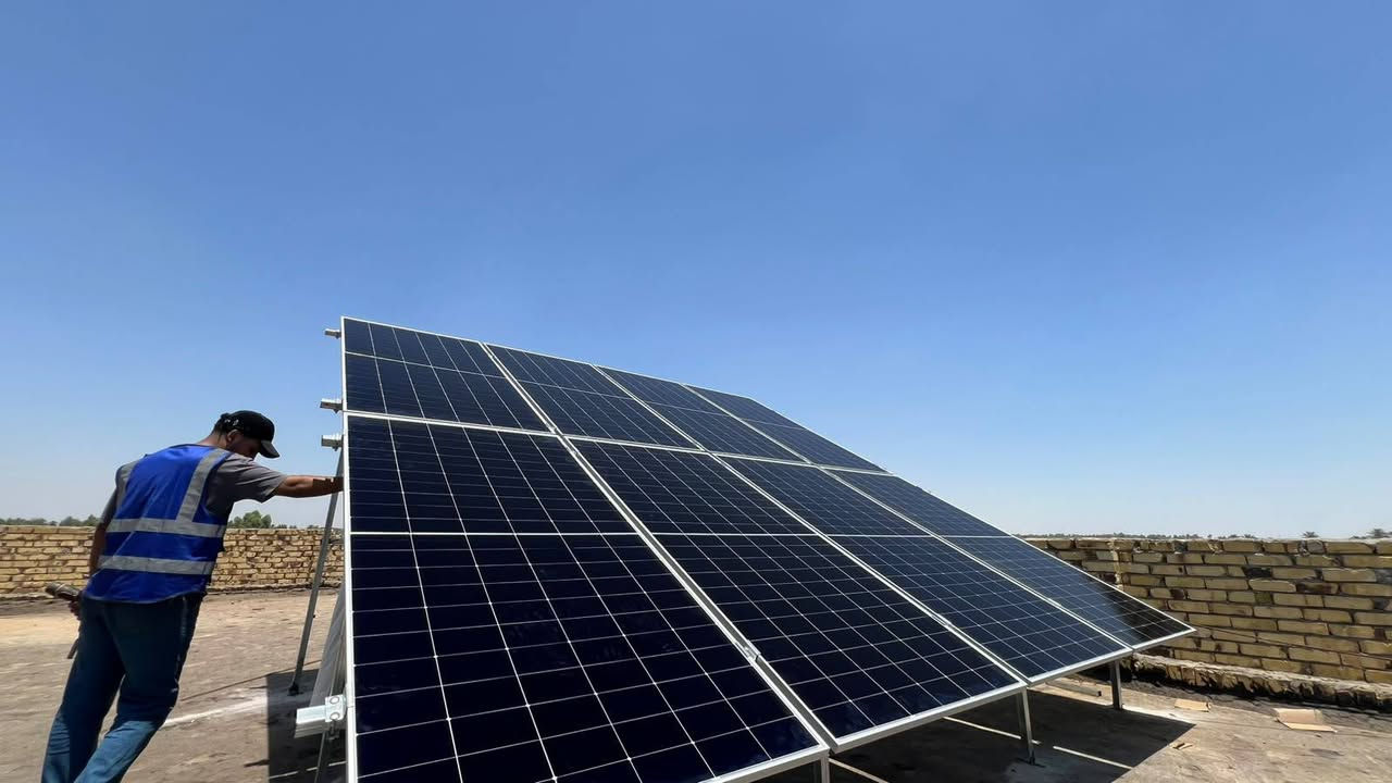 ☀️ تم بعون الله إنجاز وتنصيب منظومة طاقة شمسية متكاملة ☀️ 20 انبير ✨
🔹  ألواح لونجي X10 بقدرة 650 واط للوح الواحد.
🔹 إنفيرتر Deye بضمان 5 سنوات.
🔹 بطارية شي ساج بضمان 5 سنوات.
🔹 أداء عالي وكفاءة مميزة لتوفير الطاقة واستمرارية التشغيل.
👨‍🔧 بإشراف المهندس محمد زياد
📍 العنوان: شوملي – مقابل المكافحة
📞 للحجز والاستفسار: ***********
نقدم أفضل الحلول في مجال الطاقة الشمسية مع ضمان 5سنولت  الجودة والكفالة وخدمة ما بعد البيع.
#الطاقة_الشمسية #منظومات_شمسية #Deye #LONGi #شوملي #المهندس_محمد_زياد
