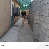 بيت للبيع مساحة 800 مع غرفة استقبال وغرفتان نوم ومطبخ وحديقتان وقطعة خ...