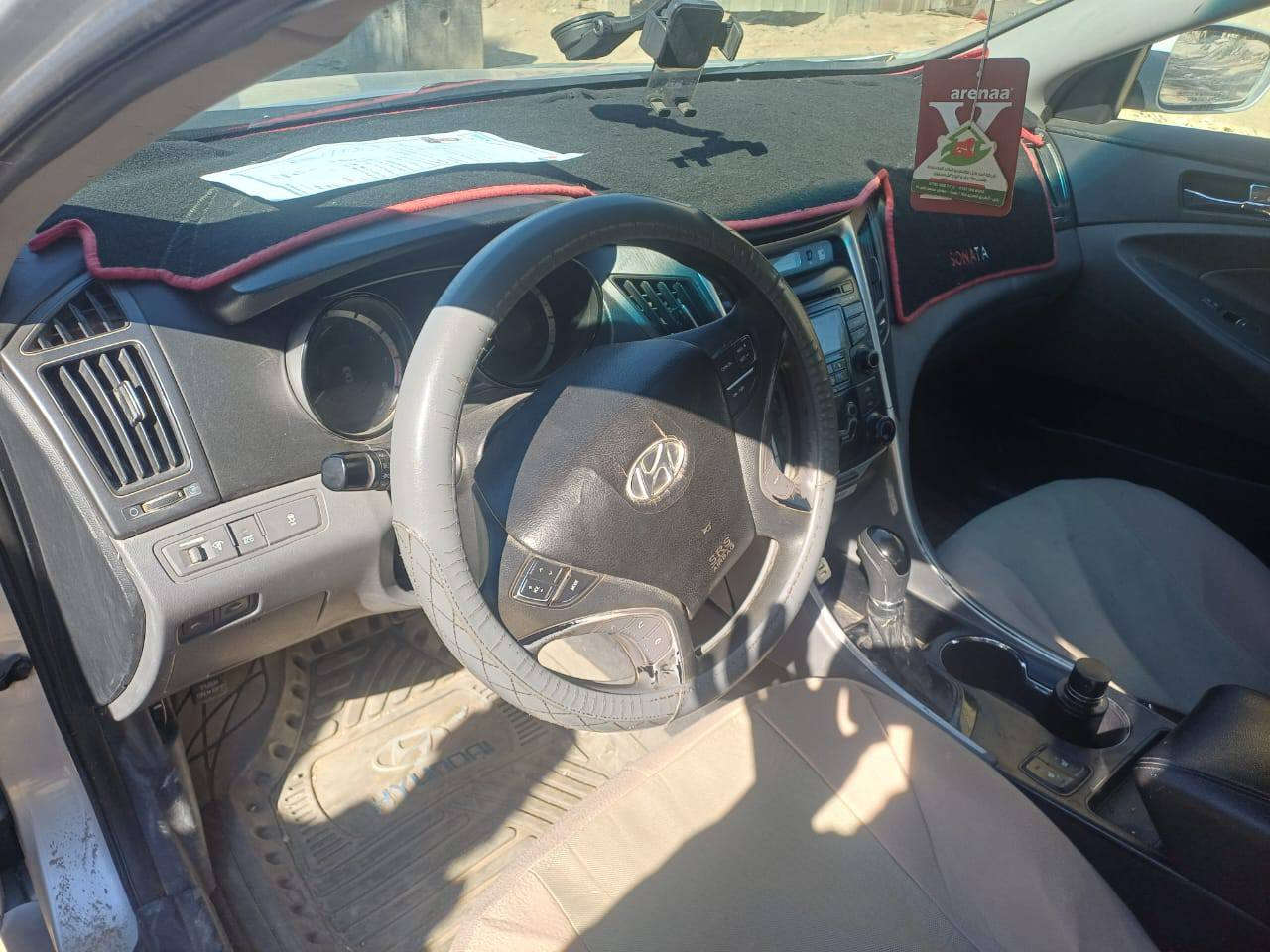 اسلام عليكم سوناتا للبيع موديل 2013 السياره رقمه بغداد انكليزي جاهز من كلشي مكينه وكير وحداديه السياره سوناره مرفق بالصور نفسه هو الي حادثه الي مرفق بالسونار السعر 100$ وبيه مجال بسط رقم ***********
