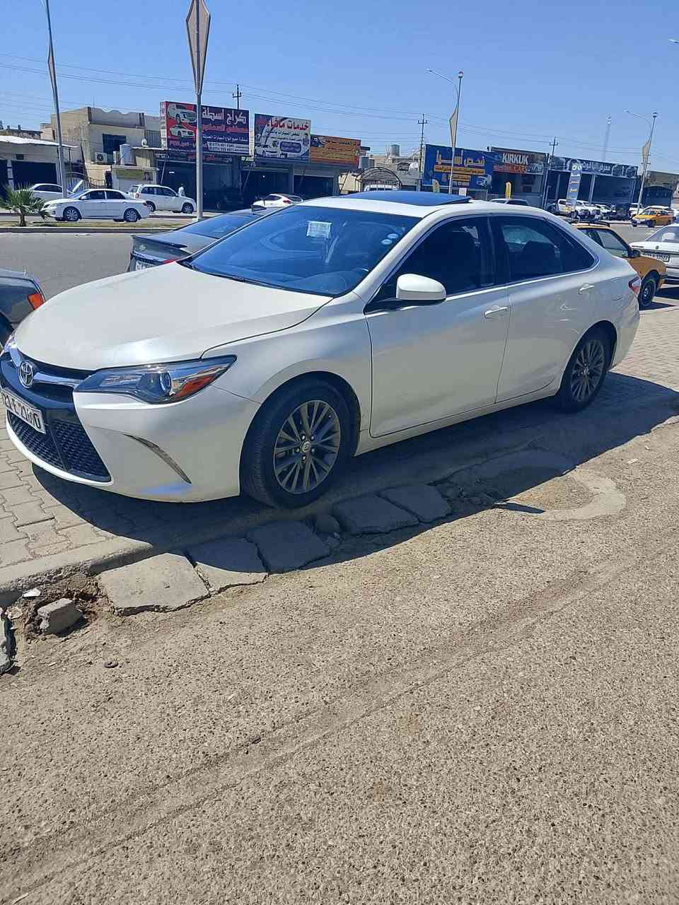 س ع للبيع سيارة كامري موديل 2016 لون أبيض صدفي ضرار بونيد جاملغ بدون دواخل سياره نظيف 
مواصفات فول ماعد بصمه
اتصل رقم صاحب سياره ***********
