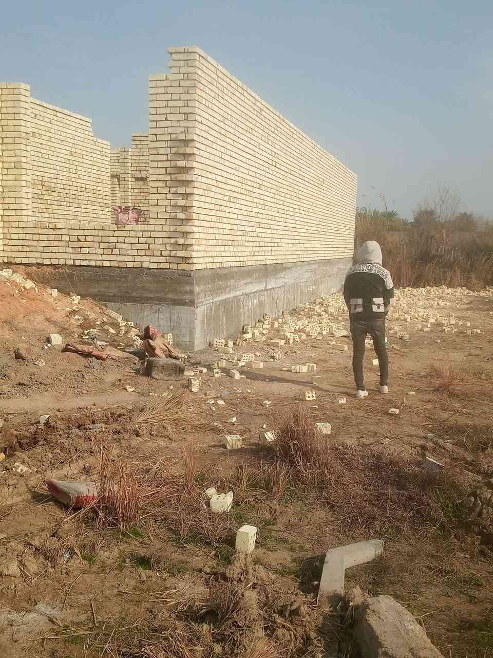 خلفه بناء متفرغ حالين ***********
