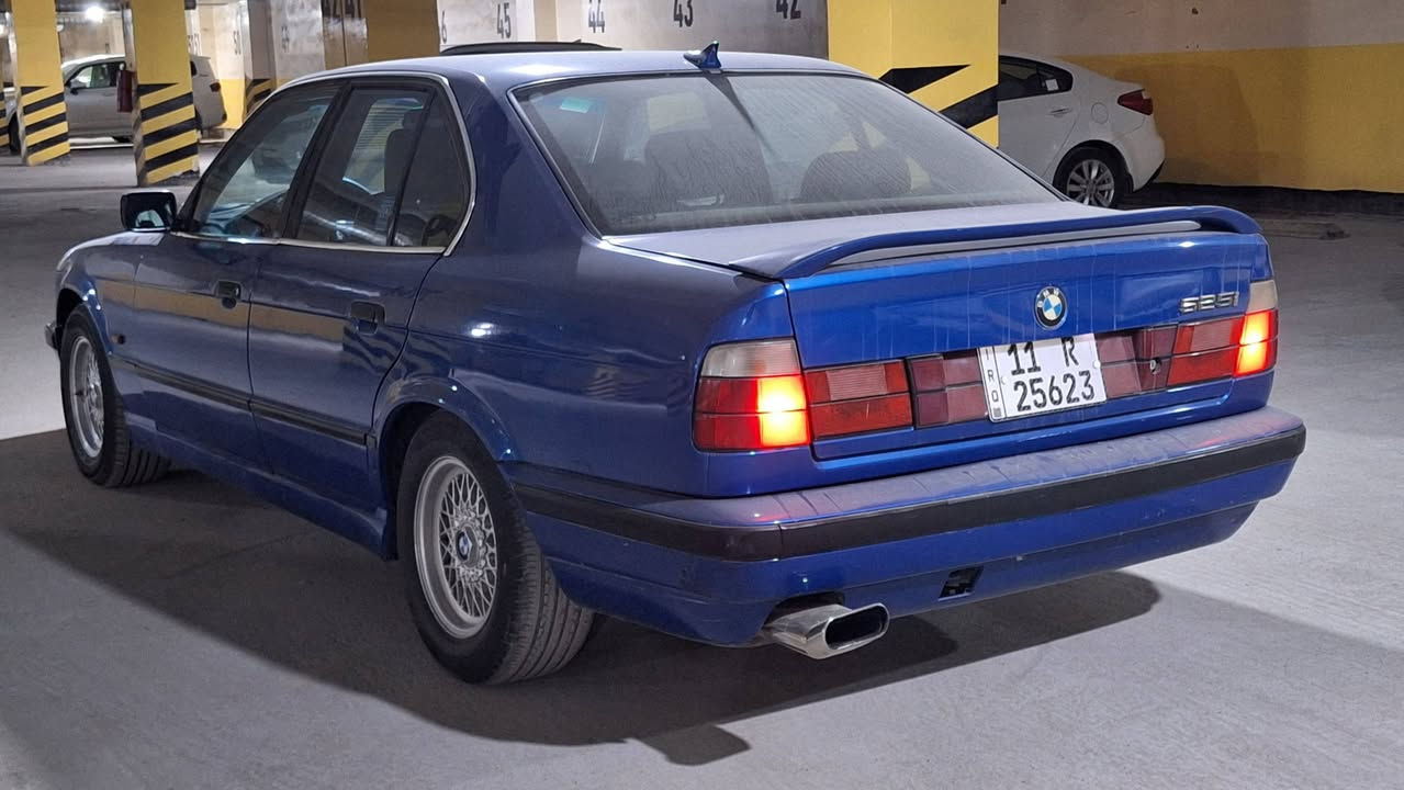 للبيع 525i مكينه مسكر عدل اوتوماتيك موديل ١٩٩١
سنويه باسمي تحويل مباشر هزه جديده كدامها سنه رقم انكليزي 
السعر ٥٠ ورقه 
ناصرية مركز ***********
