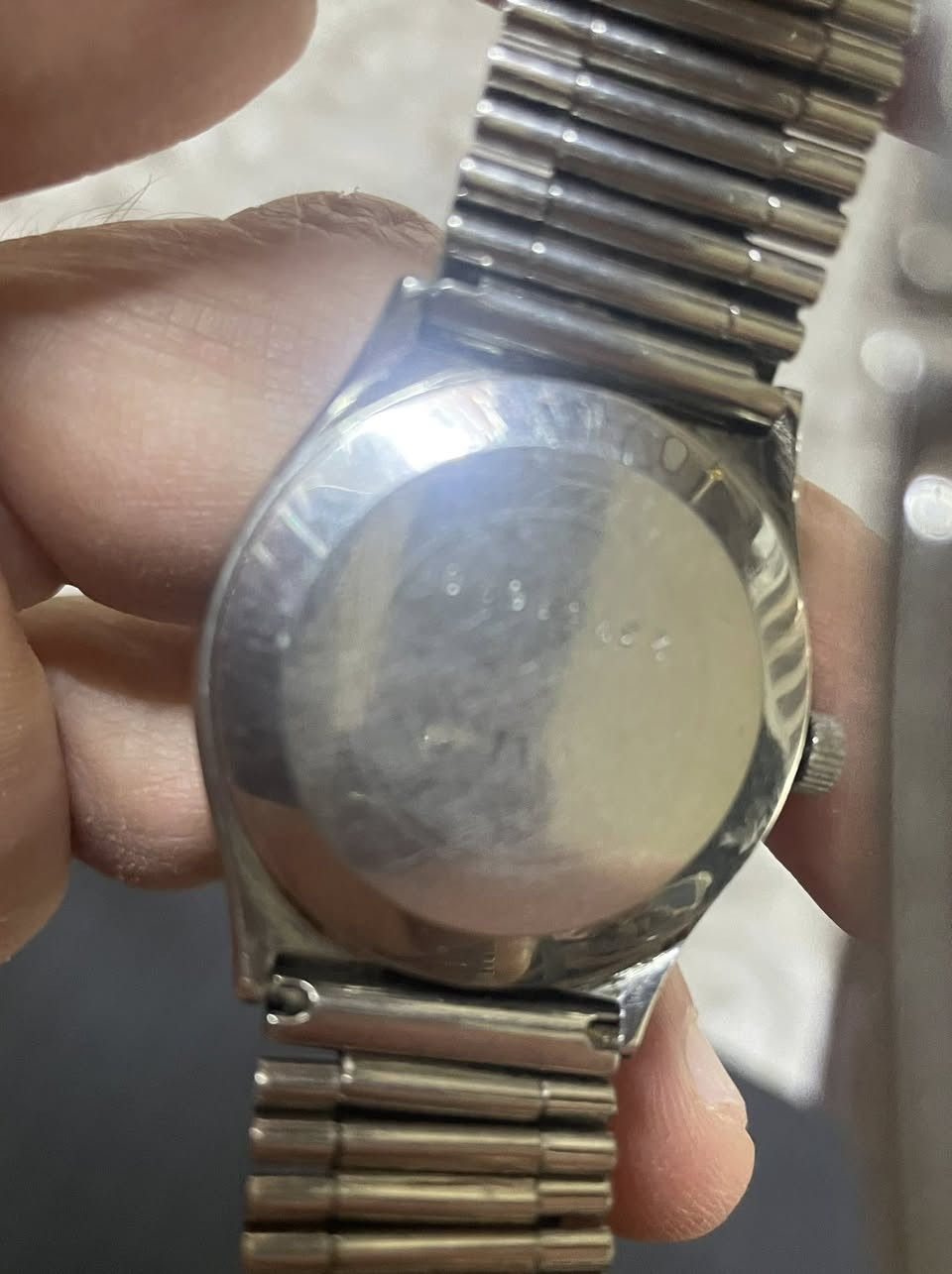 ساعة رادو أوتماتيك سويسري أصلي فنتج قديم الثمانينات نظيفة جداً القطر 34-38 ملم نافذه للتاريخ اليومي والشهري وقت مضبوط بالثانيه السير والبوك بلادي السعر 125 ألف للمهتم خاص *********** المكان كركوك يوجد توصيل
