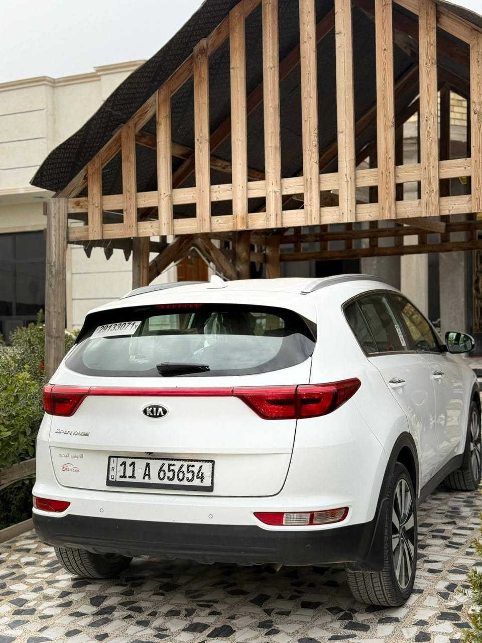 بالعافيه على الياخذها
للبيع كيا سبورتج 2018 خليجي مكفوله من صبغ بيه بارد بل جاملغ بسيط فقط.رقم بغداد نكليزي  بأسمي تحويل مباشر 
ماشيه (70) الف حقيقي 
فول مواصفات عدا الفتحه 
مقاعد مخمل تطريز وجلد
سماعات ستريو jpl
صندوك كهرباء
حساسات امامي خلفي +كامره دواره 
مرايه تعتيم
شاشه
درايڤ مود ٣ وضعيات
تحكمات ستيرين كل الجهات
تبريد قطعتين
اشاير بالمري
حساس عدادات
لد ابيض
محرك 2000 دوش المرغوب
محرك كير مكفول من الفتح 
وهوايه تفاصيل بعد
السياره كامله من كل النواحي تخم تاير جديد باتري جديد مناقصها اي شي 
السعر  (178)وبيها  مجال 
مكاني بغداد الرصافه 
***********
الشراي يتصل خاص مغلق
