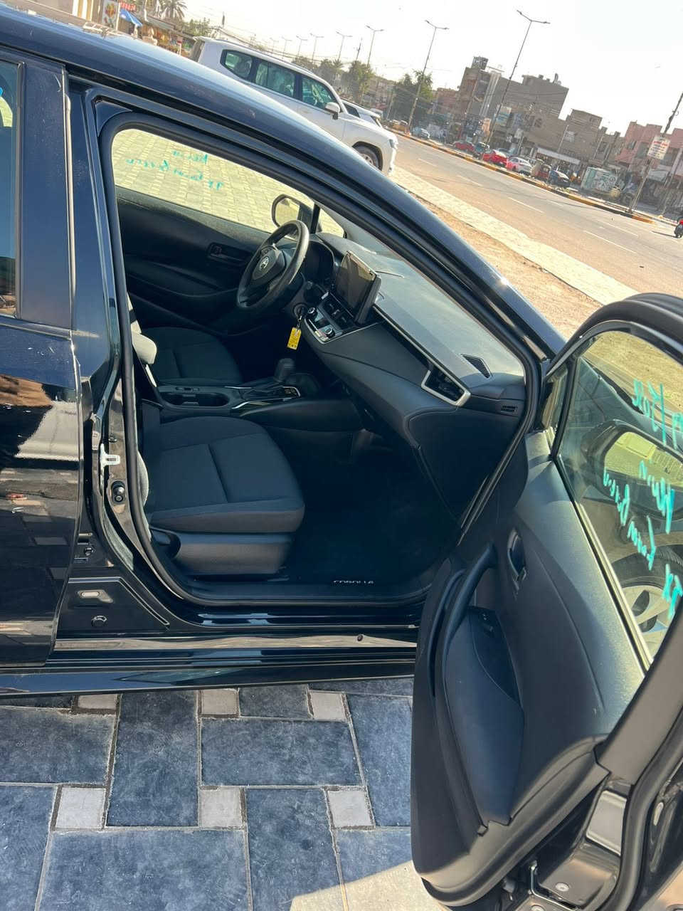 السلام عليكم للبيع كورلا هايبرد وارد أمريكي ياباني موديل 2025ماشيه 13سياره جديده جداً مواصفاتLeالمعروفه حادثها موضح بل صور بدون ايرباك البنيد رجع بارد والجاملغ صبغ والباب بي بارد فقط السياره نظيفه السعر 155وبيها مجال مكاني الشعب اي ستفسار ***********
