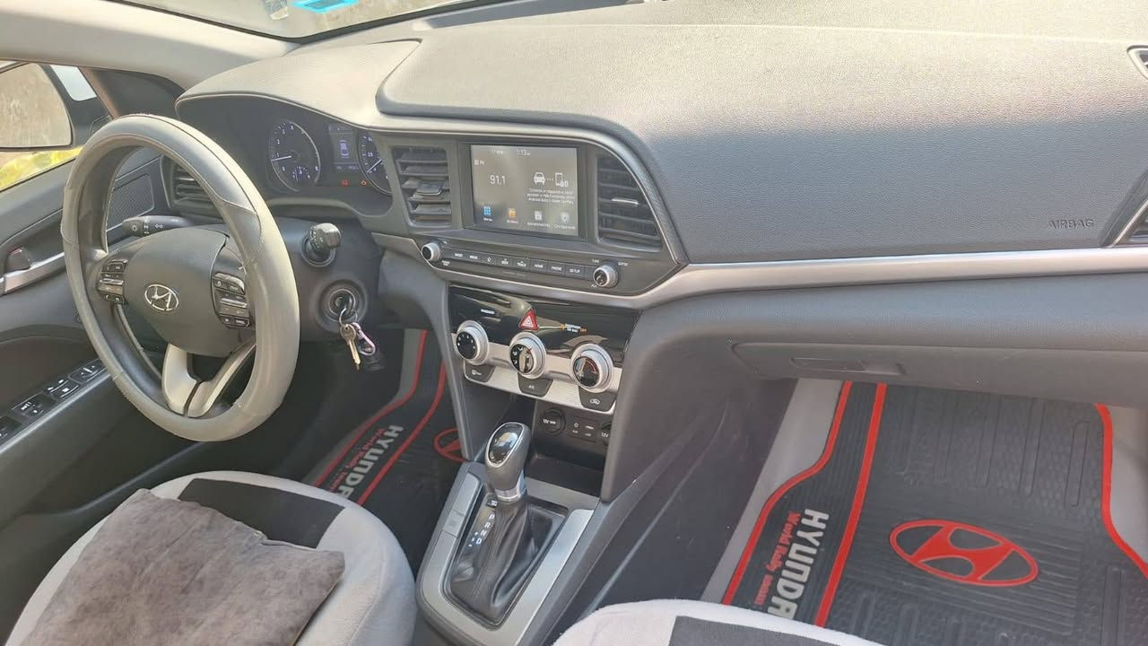 السلام عليكم 
النترا 2019 أمريكي 
حادثهة جاملغ تبديل + راس البنيد صبغ بسيط كلش لون أبيض صدفي كير محرك حداديه تدفئه تبريد كله مكفول سيارة بيت جديدة
سيارة حلوة جاهزة ماشيه 49 ميل حقيقي سنويه بأسمي عنواني بغداد الدورة للتواصل *********** السعر 145
