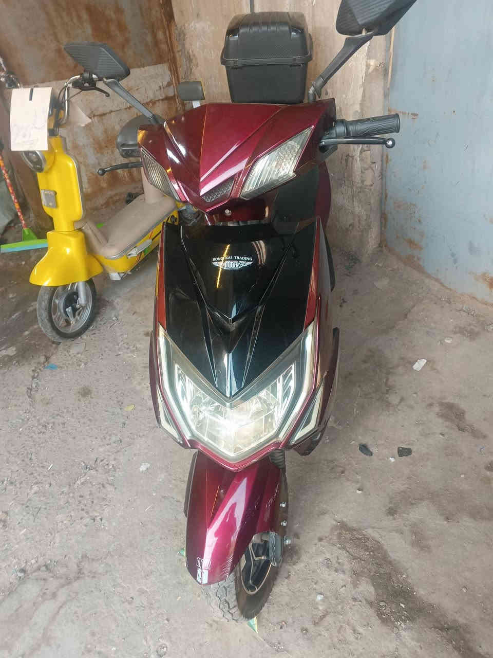 سلام عليكم 
دراجه شحن كل نقص مابيها  موديل 2025 مكفوله من كلشي بطاريه 80٪
سعرها 500 وبيها مجال 
العنوان البياع 
***********
