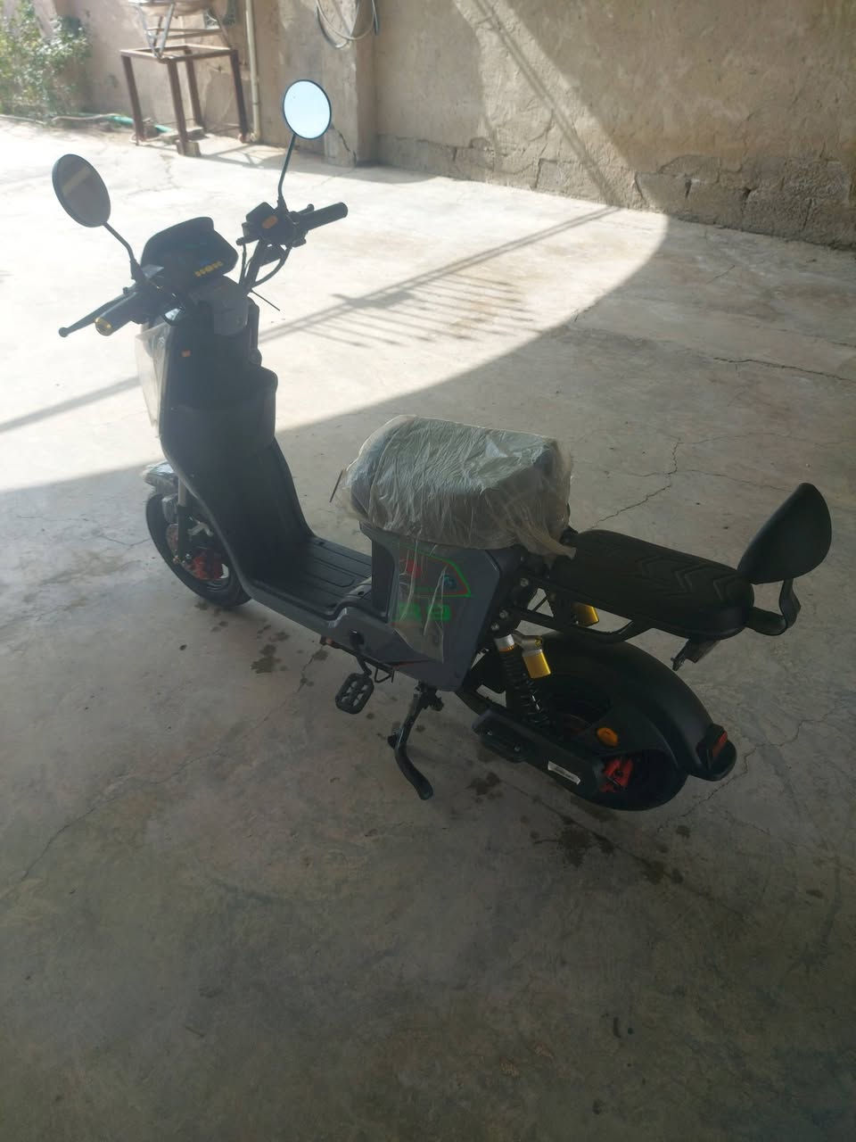 سلام عليكم دراجه شحن R9 موديل 2026 دراجه جديده بمعنى الكلمه فول مواصفات بصمتين تشغيل عن بعد بك رجوع لخلف فول معروف مواصفات R9 السعر 525 وبيها مجال حك الجيه بغداد المعامل حي النصر ***********
