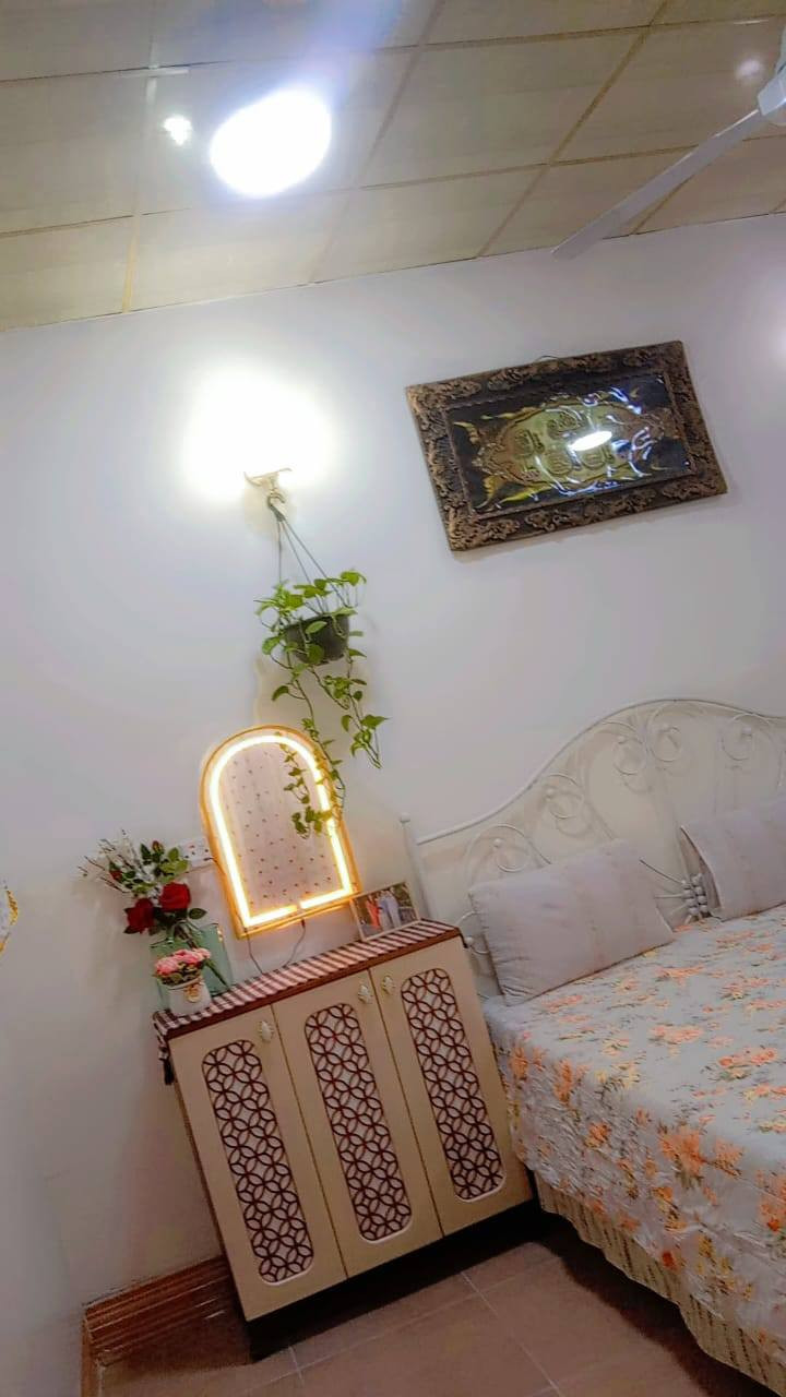 دار للبيع 

دار للبيع فول نظافة
المساحة: 100 متر 
تفاصيل البيت:
• الطابق الأرضي مشيّد وجاهز للسكن

• الطابق الثاني بعد ما مسقوف (بلوت) وقابل للبناء حسب الرغبة
• غرفة نوم
• استقبال
• مطبخ
• صحيات
البيت نظيف وجاهز للسكن
الموقع كلش مميز: كاركوك – حي الأسرة والمفقودين – دور زياد للمقولات السكنيه  قرب صيدلية تولين
السعر: 53 مليون دينار
يوجد مجال

***********

***********
