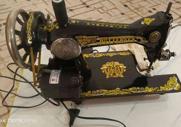 السلام عليكم
مكينه خياطه فراشه الاصليه باب اول شرط الشغل تخيط اي قماش كامله دواسه وماطور مكان النجف السعر 75 وبيها مجال قليل *********** بيه واتساب
