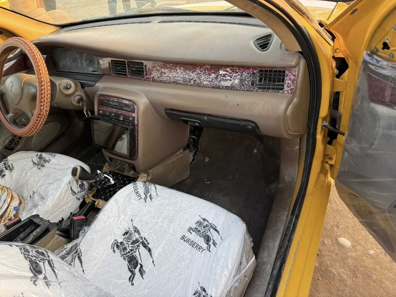 السلام عليكم سمند موديل ٢٠١١ ناطقه السيارة خير من الله مكينه كير صدر رقم واسط سنويه منتهيه هيئه مصفره عارضها ب٢٩ وبيها مجال للاستفسار (***********)مكانها واسط العزيزيه
