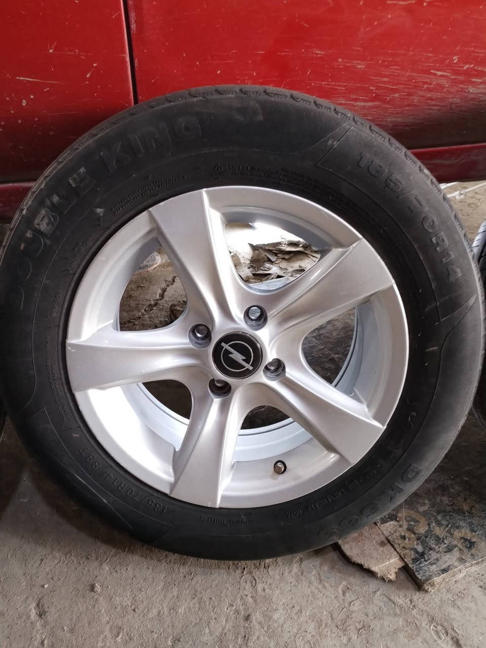 السلام عليكم اخوان طخم ويل كب للبيع نضيف شرط لاعواج ولا شخوط مستعمل شهرين عنواني موصل حي عدن السعر 250 الف مع التايرات نص عمر *********** بي واتساب
