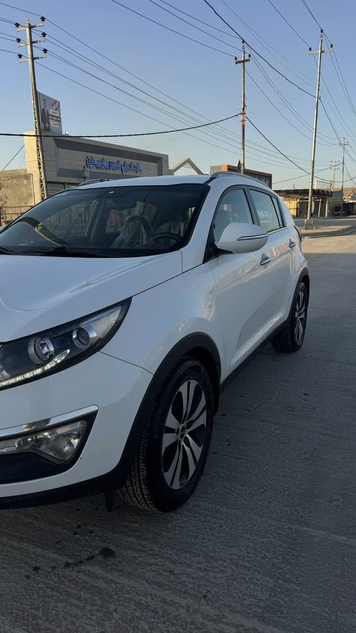 سبورتج موديل ١٤
رقم اربيل الجديد وكالة باسمي تحويل ثاني يوم 
محرك ٢٠٠٠ دوش 
جاهزة من كلشي حدادية تايرات ادامة للمحرك ومبدل دهن الكير ايضا السيارة نضيفة فقط بيها طخة مثل ما بالصورة
مكانها الديوانية 
***********
