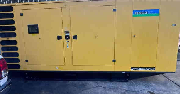 السلام عليكم 
مولده بيركنز انكليزي 2800دبل سوبر 
715kv
موديل /2017
مشتغل قليل فول كاتم
للأستفسار/***********
ابو محمد الاعرجي
