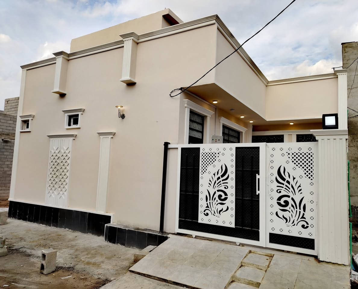 دور الزراعة
دار للبيع ١٠٠ م ١٠ × ١٠  مربع طابق واحد
الموقع بعقوبة تقاطع القدس دور الزراعة الثالثة 
كراج سياره ،، إستقبال ،، مطبخ وصاله كبيره 
غرفة نوم ،، مجموعة صحيه ،، منور ،، بيتونه
بناء حديث جاهز للسكن 
خدمات كامله ماء مجاري تبليط كهرباء 
للأستفسار أكثر اتصل على الأرقام التالية او على الخاص 
وسام اللهيبي ***********
ياسر فارس حسين *********** 
مكتب الجزيرة لبيع وشراء الأراضي والدور السكنية
