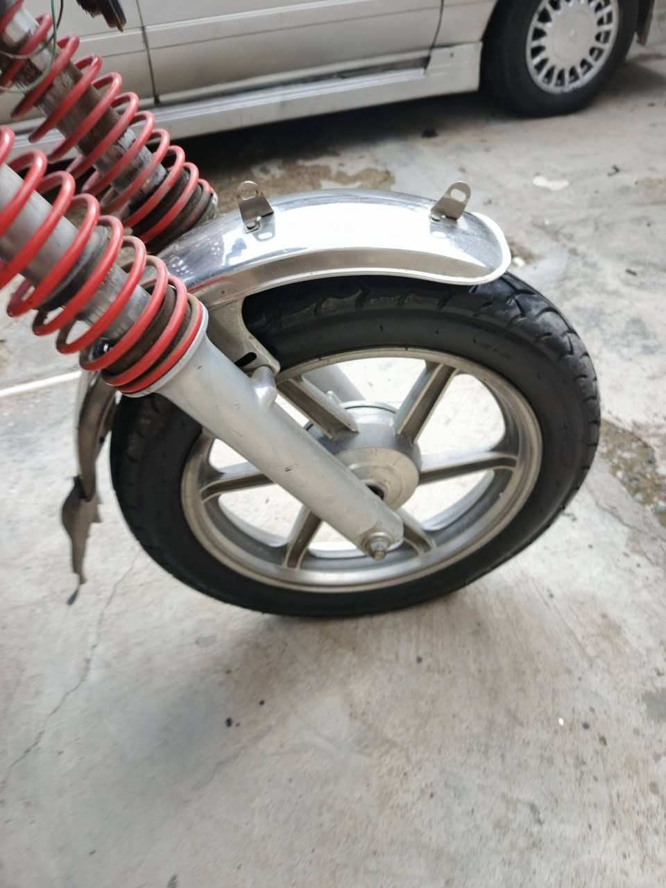 ستوته ١٤ محرك قبل ١٥يوم شديته بل باكيت بعد دهن الشركه بي امعمره بل كامل تايرات ثلاث جدد اكسل جديد ركبه مكسوره لحيم درجه اولى سعر ٦٠٠ الف بي مجال هاذه مو سعرها بس احتاجيت يشهد الله بس محرك وباتري وشده فوك ال٣٠٠الف كلفني مكفولة من السرقه مكاني قادسيه ***********
