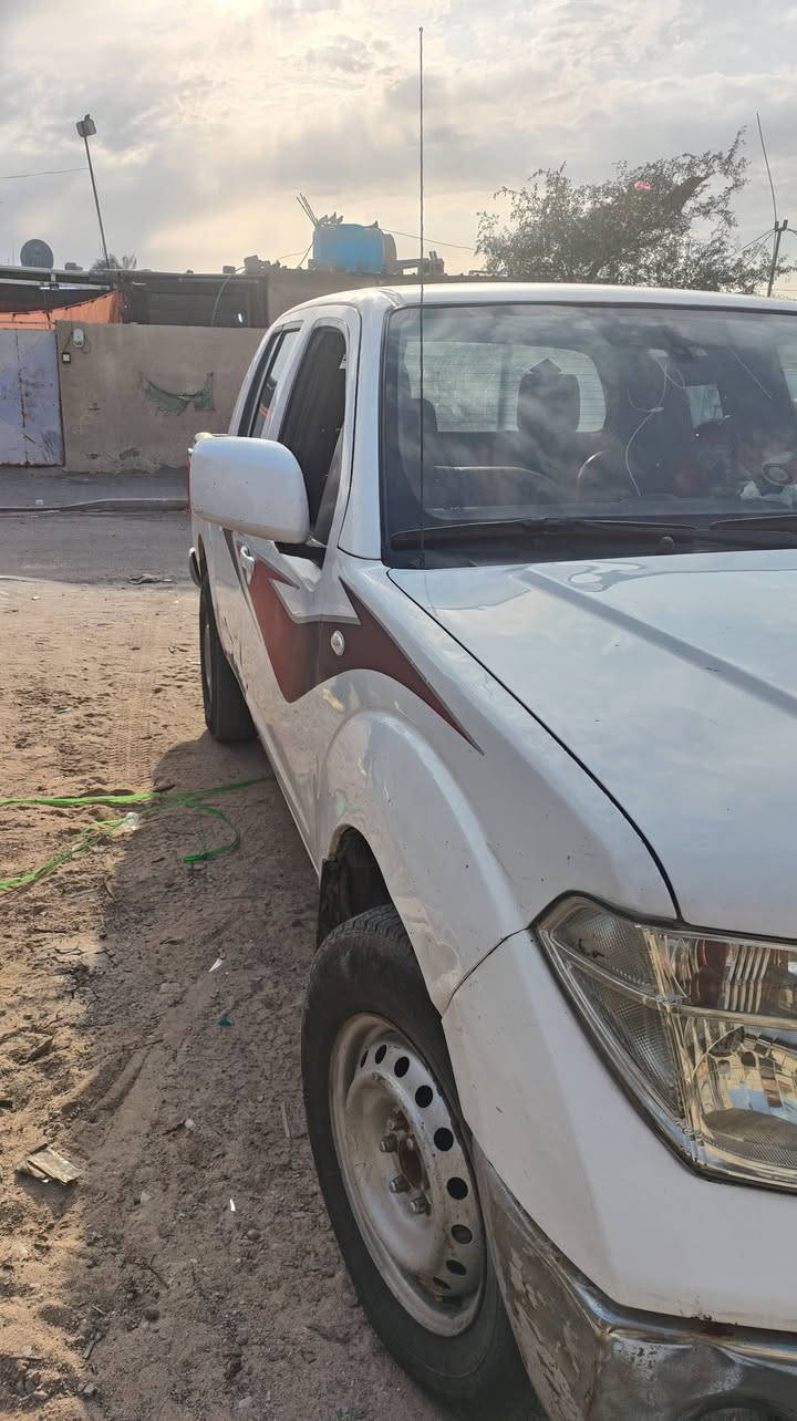 موديل 2013سلام عليكم بيكم نيفاره كير عادي، مكينة كاز سياره حلوه ومرتبه ماناقصه، شي رقم شمالي باسم لولد تريد وكاله تريد تحويل ٨٥ وبيه مجال
مكان السياره بصره  ***********
