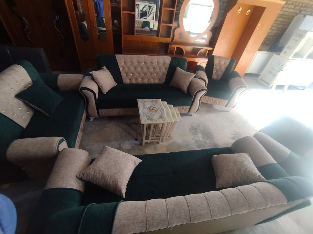 للبيع تخم  مستعمل قليل نضيف حطاطة شغل درجة اولى طبلات ويا اربعة والديوان 20 نفر جديد ابيع واراوس همين متوفر كاونترات وغرف نوم وكناتير وسنكات كلشي متوفر 
العنوان: بلدروز مقابيل مدرسة الثقافة مجاور انفنتي مول 
للاستفسار: ***********/***********
