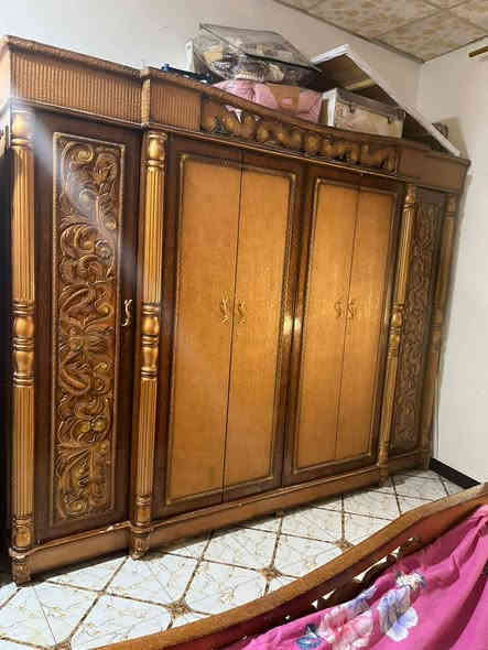 غرفة نوم كويتي للبيع كبيرة
چرباية2متر.  كنتور 3متر 
السعر 875الف بيها مجال قليل 
مكاني البصرة الزبير 
للتواصل ***********
