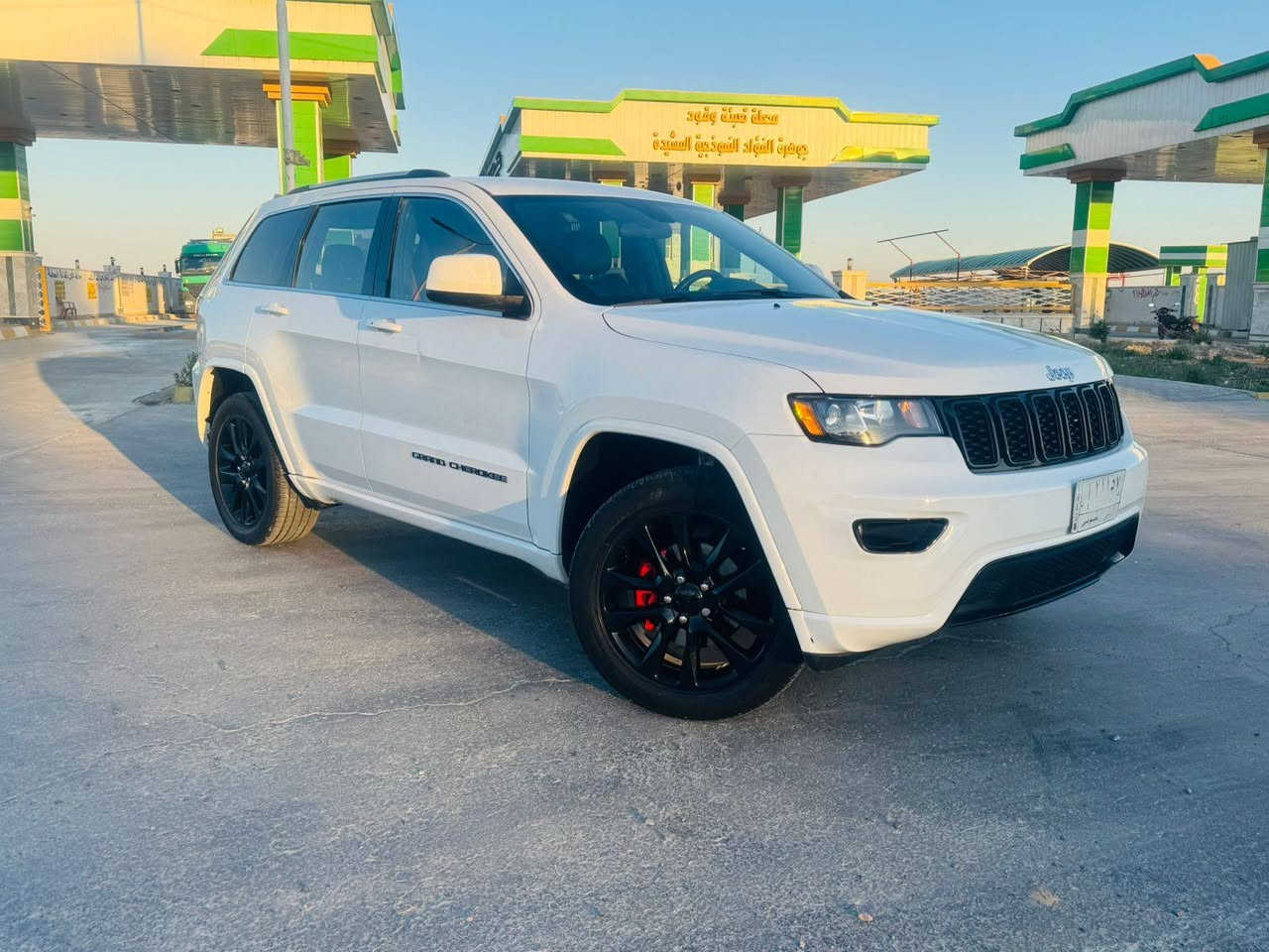 السلام عليكم
للبيع جيب لاريدو ٢٠١٩
رقم ديالى بأسمي
السيارة فئة لاريدو 2ويل
محدثها بلاك توب
داخله كلين بدون ضرر
حادثها بالعراق جاملغ خلفي
ماشيه ١٧٠
عنواني ديالى/ الخالص
 السعر 195$
 رقمي📞***********
              ***********
