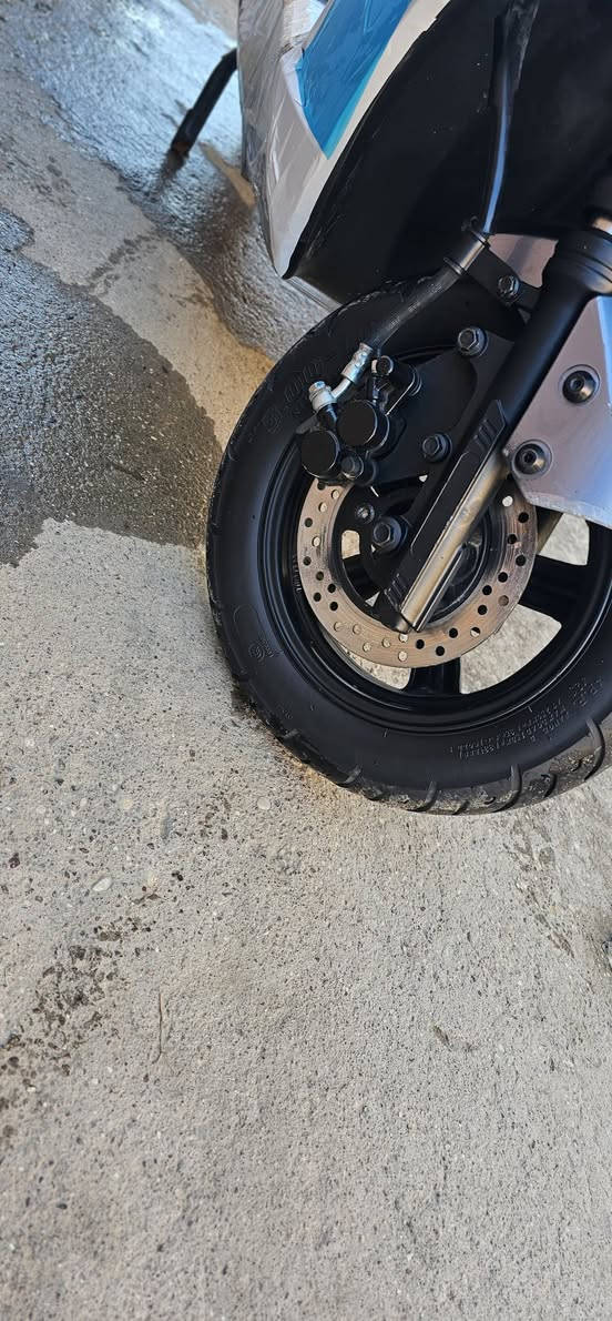 السلام عليكم مطور للبيع 
سكنس موديل 2025
5بطاريات دبل 32امبير بيهم 2ضعف قليل 
موصفات معروفه 
#السعر375 وبي مجال 
عنوان موصل الأيسر 
***********
