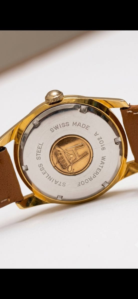 تحية طيبة 
#Bulova_Vintage_1969 
#بولوفا
إنتاج سويسري 
(SWISS MADE)
ماكنة ميكانيك تعبئة يدوية نصب تكويك عيار BLC 11 
17 Jewels حجر إنتاج نهاية الستينات
الساعة طلاء ذهب ذات طابع كلاسيكي بهيكل
من الفولاذ المقاوم للصدأ 
القطر 35 ملم الأبعاد 42 ملم
ويرمز النقش الشوكة الرنانة الشهير على غطاء 
الساعة الخلفي  التاريخي للعلامة التجارية الشهيرة
النظافة ممتازة جدا جدا .
خدمة توصيل متوفرة لكل مكان
التواصل خاص لطفا .


**إذا كنت صاحب هذا الإعلان وتريد حذفه لأي سبب، رجاءا أرسل رسالة إلى الدعم الفني**