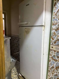 ثلاجه كبيره للبيع سعر ١٥٠ وبيه مجال كاونتر ٣٠٠ وبي مجال ٠٧٨٠١٥٩٩١٣٥
