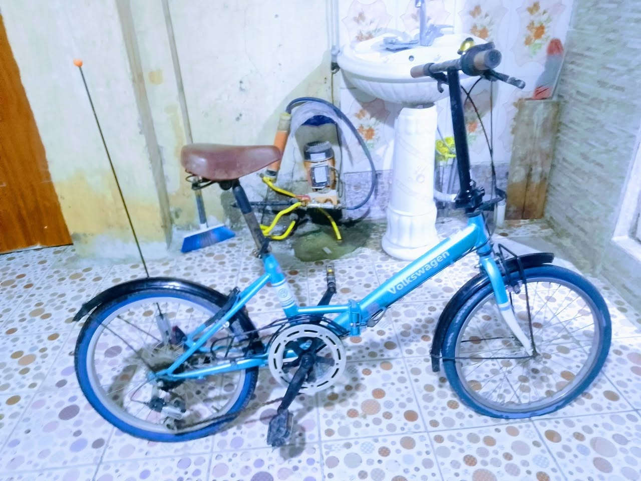 بيسكل ابو الطبكه يابانية شغال كلشي ما بي ستعمال سبوع 1 سعره 125 و بي مجال الطيبين 
ملاحضة/ البيسكل ذا بي شي رجعه وفلوسك ترجع


**إذا كنت صاحب هذا الإعلان وتريد حذفه لأي سبب، رجاءا أرسل رسالة إلى الدعم الفني**