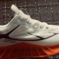 حذاء سبورت • مريح وخفيف • مقاس ٤٢٫٥