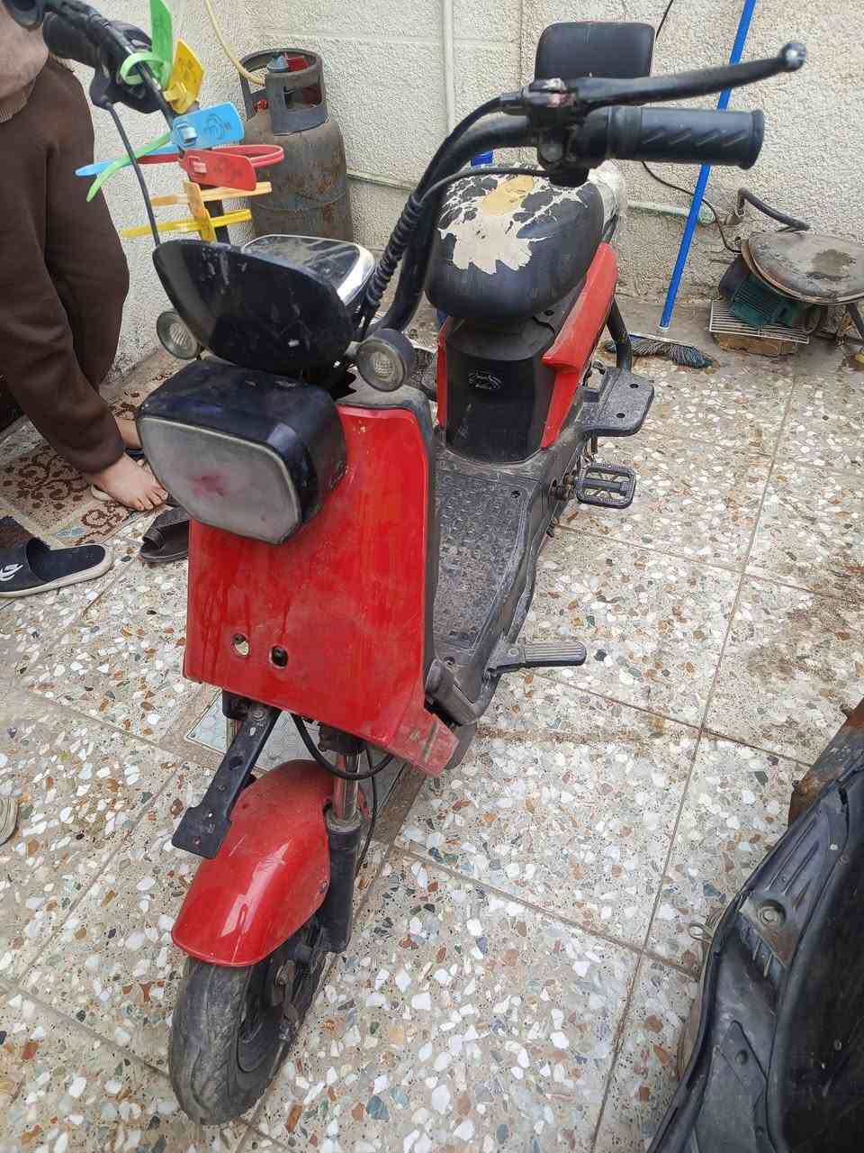 السلام عليكم دراجه شحن جانت شغاله وكع الدشبول الامامي اكو وايرات نكطعن شاحنتهه موجوده ابيع هل موجود السعر 125 المكان الشعب رقم الهاتف ***********
