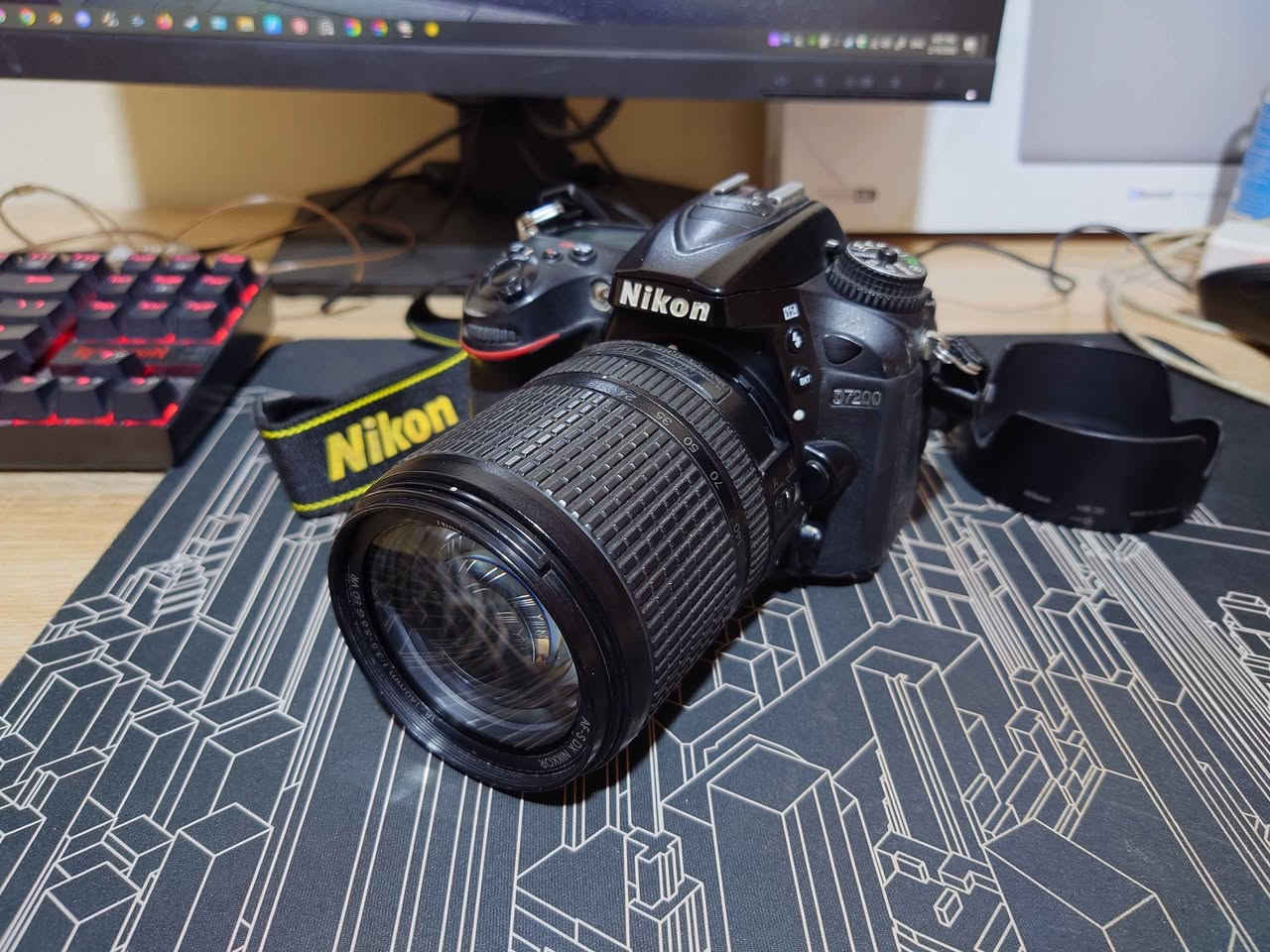 نيكون D7200 

شتر 118k
بدون غطاء بطارية 
حماية العدسة بحالة مثل ما واضح بالصورة بس ما مأثرة اله على فتحه 11 وفوك 
كاميرا رهيبة ما بيها اي اشكال نقصها تنظيف تطلع لكطه
السعر 550 وبيها مجال حك جية وتوصيل موجود 5 لكل محافظات 

الملحقات 
عدسة 18 140 vr
بدي d7200
رام 64 
شاحن وبطارية الاصليات 
وجنطة نيكون النعمانية, واسط


**إذا كنت صاحب هذا الإعلان وتريد حذفه لأي سبب، رجاءا أرسل رسالة إلى الدعم الفني**