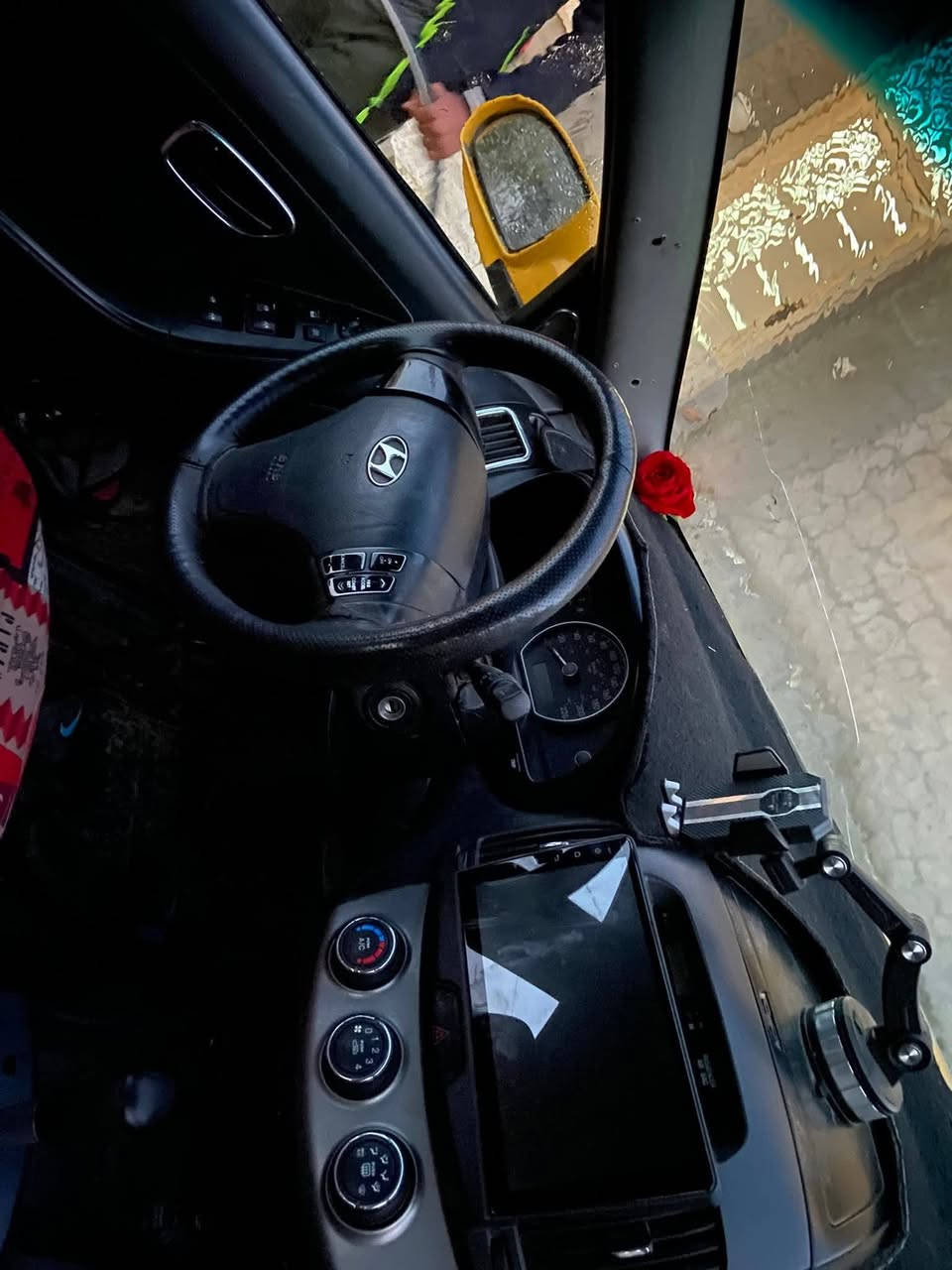 النترا 2009 محرك 2000 السيارة مثل ما موضح بالصورة تكسي رقم بغداد  صدامي تحتاج تعديلات المحرك نظيف التبريد يحتاج كمبريسر مطلوبة هيئة  560 الف وغرامات مرورية 300 الف تريد تحويل تريد وكالة صاحب السيارة موجود
السعر 60 للاتصال او الواتس اب على الرقم ***********
