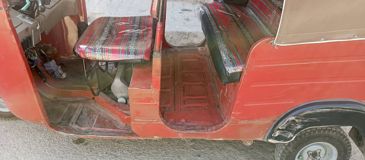 تكتك 2018 رقم السنويه بسمي ثاني يوم تحويل تكتك بلادي قطرت صبغ ما بيها وما بيها خياسات محرك هسه مجفت ناعم كهربائية شغاله تخم تاير جديد اصلي جبلي السعر 5800 العنوان الكمالية شارع الأصفر الرقم ***********
