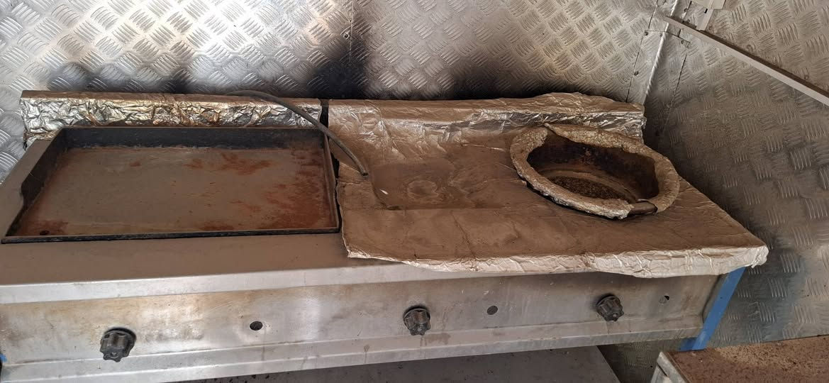 السلام عليكم كشك حديد تفصال جديد بس متروك صار شهرين اكلات سريعه للبيع يحتوي ع كريل ثلاثي بركر فنكر فلافل مع ميز الكشك مغلف ستل ستيل غذائي واناره جاهزه مكانه الزعفرانيه السعر مليون ونص وبي مجال


**إذا كنت صاحب هذا الإعلان وتريد حذفه لأي سبب، رجاءا أرسل رسالة إلى الدعم الفني**