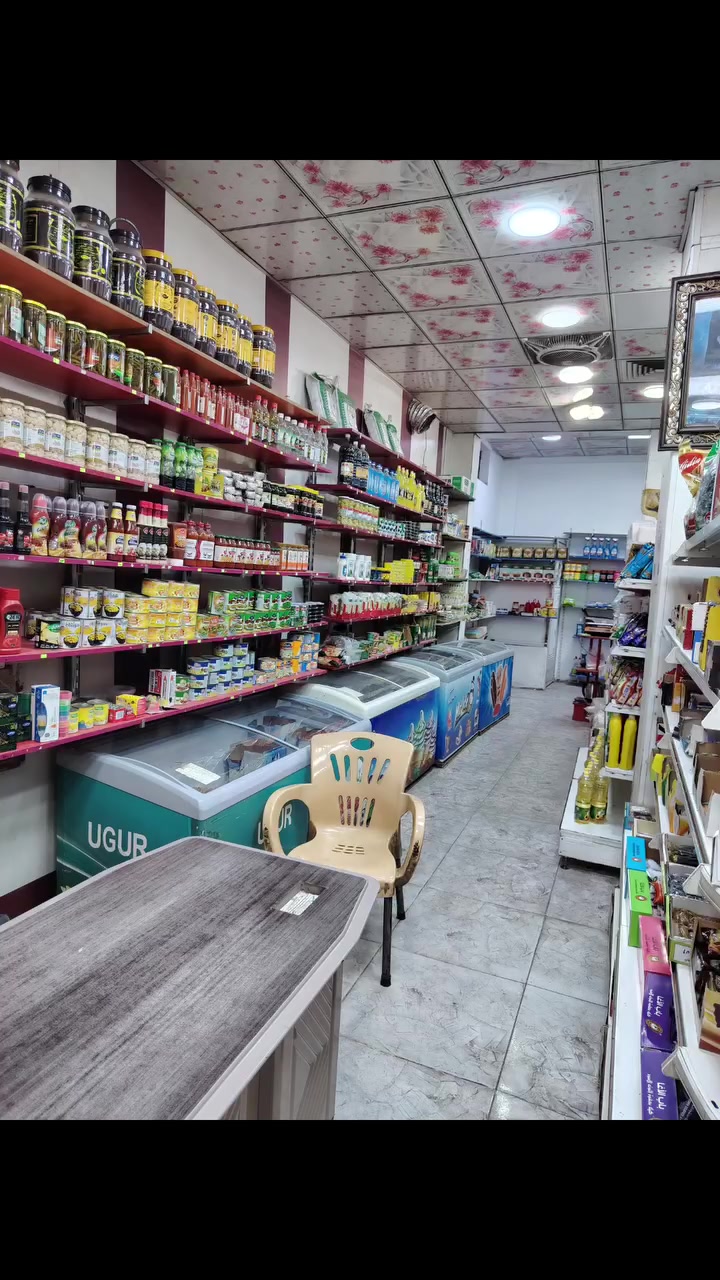 السلام عليكم ماركت للبيع العنوان بغداد الجديدة شارع المسبح
تحتوي على ٧عارضات عموديه ام الباب
وعارضتين ام البابين 
 وتحتوي على ٧ عارضات عموديه تابعه للشركات
وتحتوي على ٦عارضات بطحيه تابعه للمحل
وتحتوي على عارضه بطحيه للشركه ومجمده للثلج
وتحتوي على سبلت كنتوري ومبرده وسستم كامرات وسستم تحديد الأسعار وعارضه جكاير وسفينه وسطيه العدد٣
للاستفسار خاص او الاتصال على الرقم ***********
