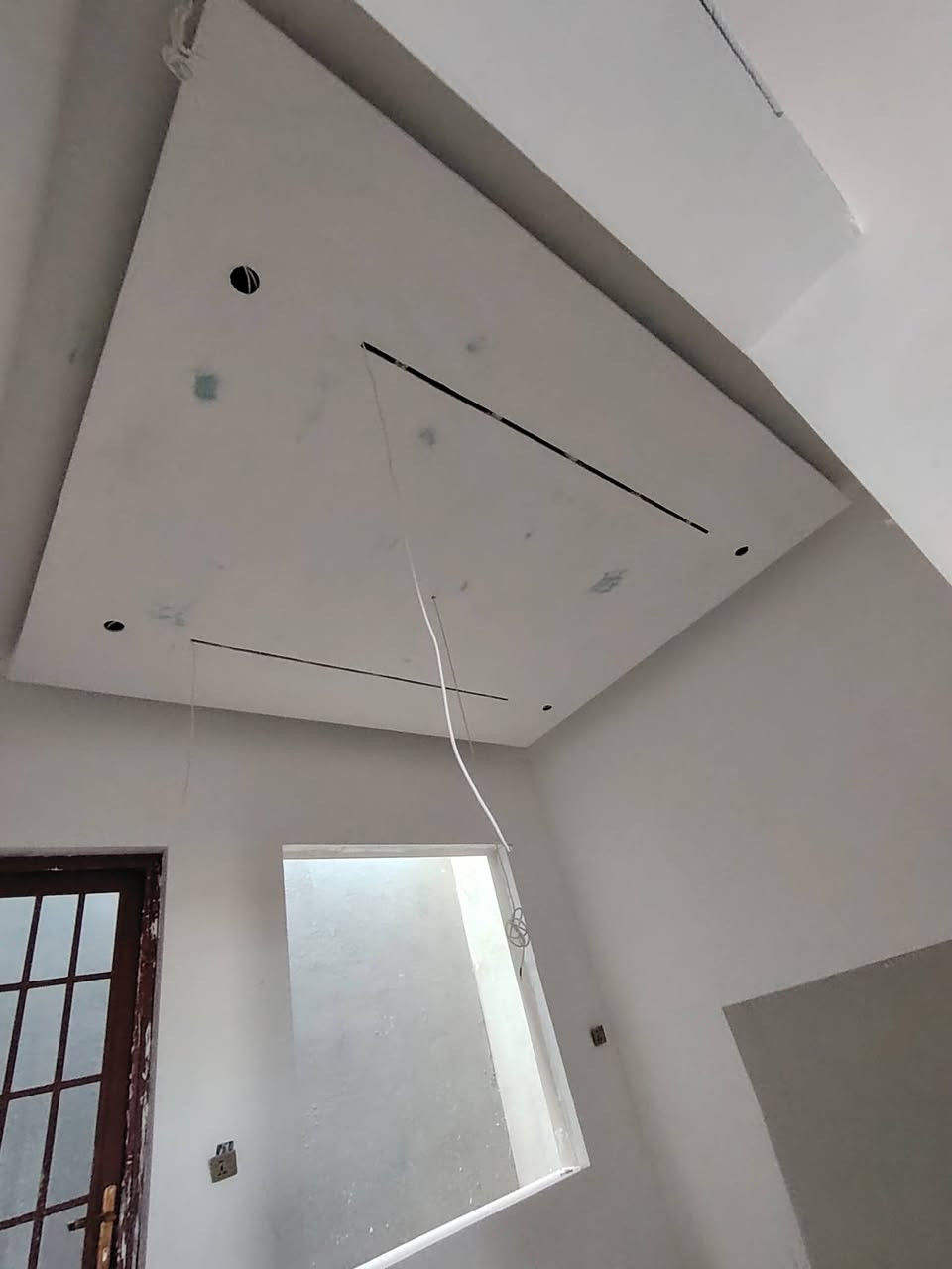 كافة اعمال ديكورات سقوف جبس بورد داخليه وسحبات ملكية وسقوف ثانوي وتغليف الجدران بلاستك وجبس بورد ديكورات داخليه بأسعار مناسبة الاستفسار اتصال ع الرقم التالي واتساب *********** *********** تحياتي للجميع ديكورات ابو رهف الحيالي
