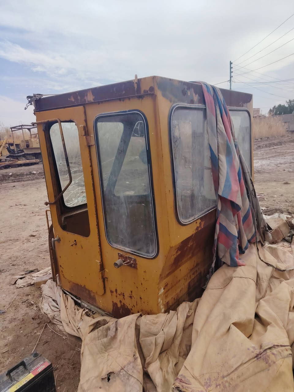 سلام عليكم قماره شفل للبيع كامله مابيه نقص بس لجامه مال لبيبان قماره نضيفه مكانه بدوانين ***********
